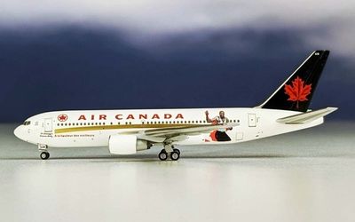 Air Canada Boeing 767-200 C-FBEG 画像1
