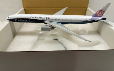 China Airlines Boeing 777-300ER B-18007 画像1
