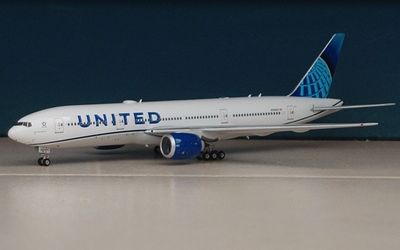 United Airlines Boeing 777-200 N78004 画像1