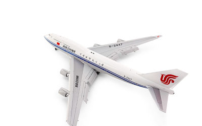 Air China Boeing 747-400 B-2447 画像1