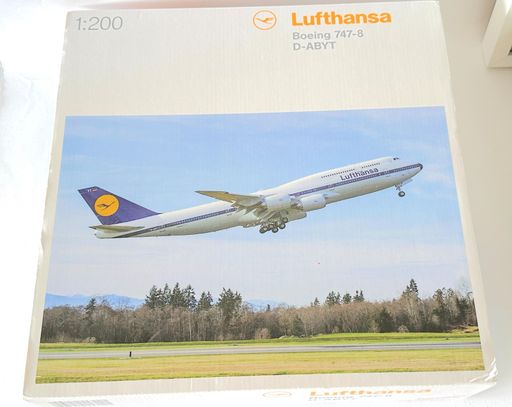 Herpa 557221 1:200 Lufthansa Boeing 747-8 D-ABYT | MADb