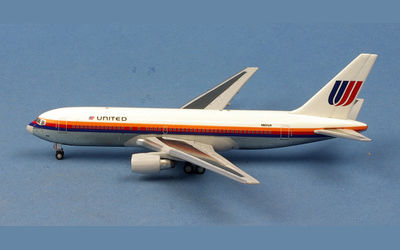 United Airlines Boeing 767-200 N601UA 画像1
