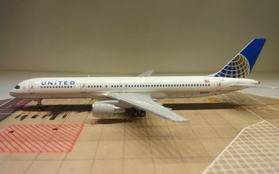 United Airlines Boeing 757-200 N543UA