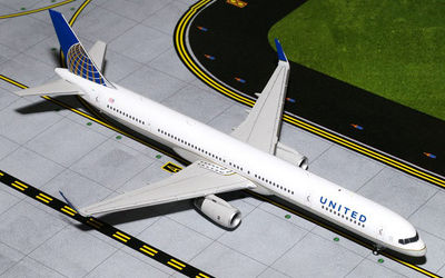 ユナイテッド航空 ボーイング 757-300 w/ Winglets N75858