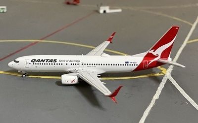 Qantas Airways - Boeing 737-800 w/ Scimitar Winglets - VH-VZU 1
