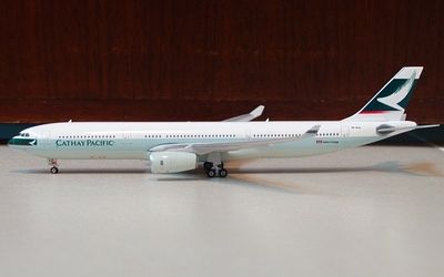 Cathay Pacific Airbus A330‑300 VR-HLD 画像1