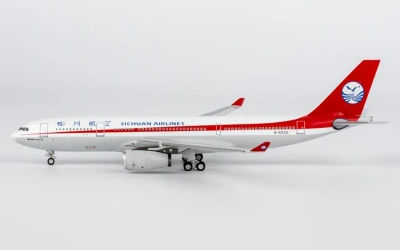 Sichuan Airlines Airbus A330-200 B-8332 画像1