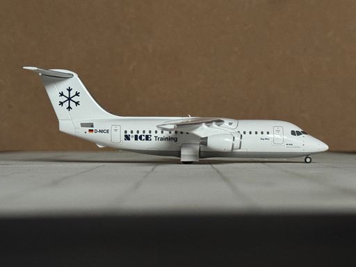 Herpa 573429 1:200 BAe 146-200 / Avro RJ85 D-NICE | MADB