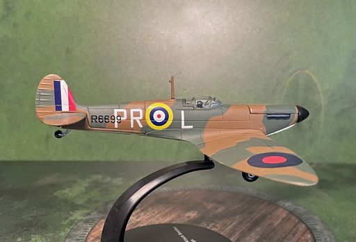 Corgi 49505 1:72 Royal Air Force Supermarine Spitfire R6699/PR-L | MADB