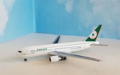 EVA Air Boeing 767-200 B-16625 画像1