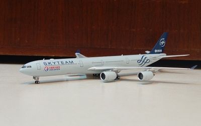 China Eastern Airlines Airbus A340-600 B-6053