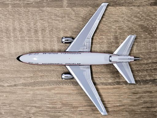 Aeroclassics AC4N10DC 1:400 McDonnell Douglas House McDonnell Douglas ...