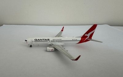 Qantas Airways - Boeing 737-800 w/ Winglets - VH-VZW 1