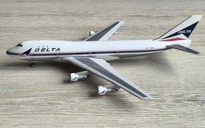Delta Air Lines Boeing 747-100 N9896