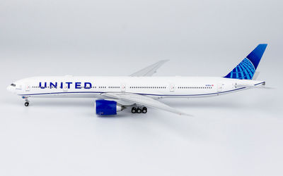 United Airlines Boeing 777-300ER N2352U 画像1