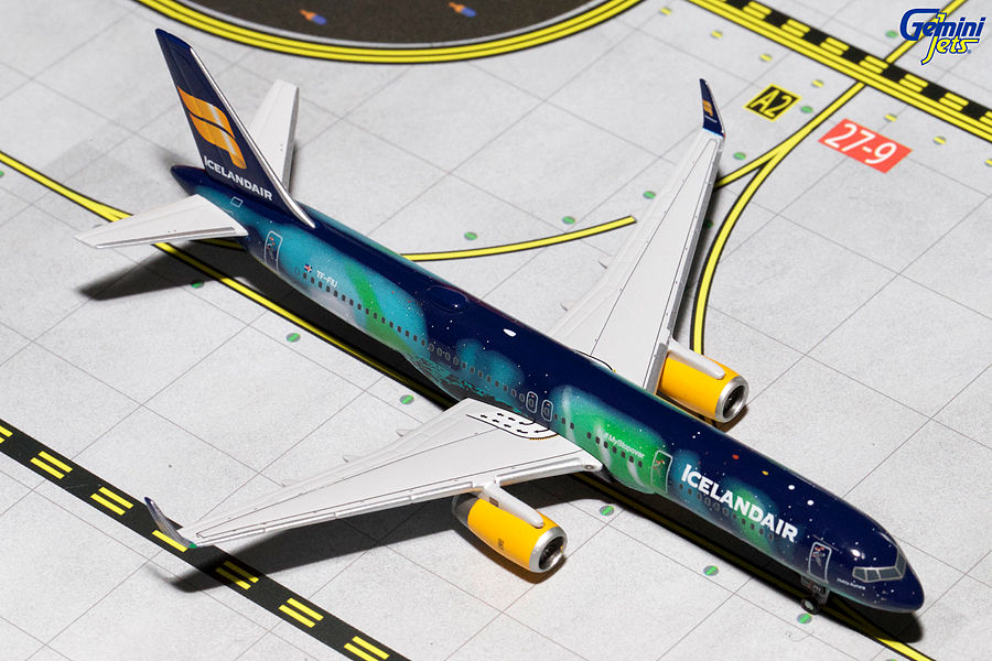 GeminiJets 1:400 Icelandair Boeing 757-200 w/ Winglets GJICE1544