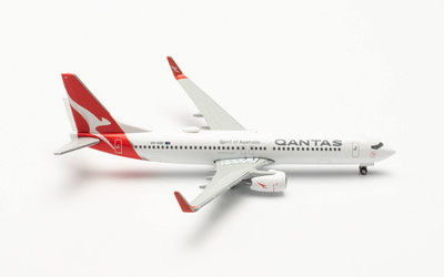 Qantas Airways - Boeing 737-800 w/ Winglets - VH-VZR 1