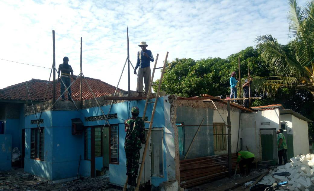 Babinsa Koramil Bluto Karya Bhakti Di Desa Kapedi Dengan Warga Binaan
