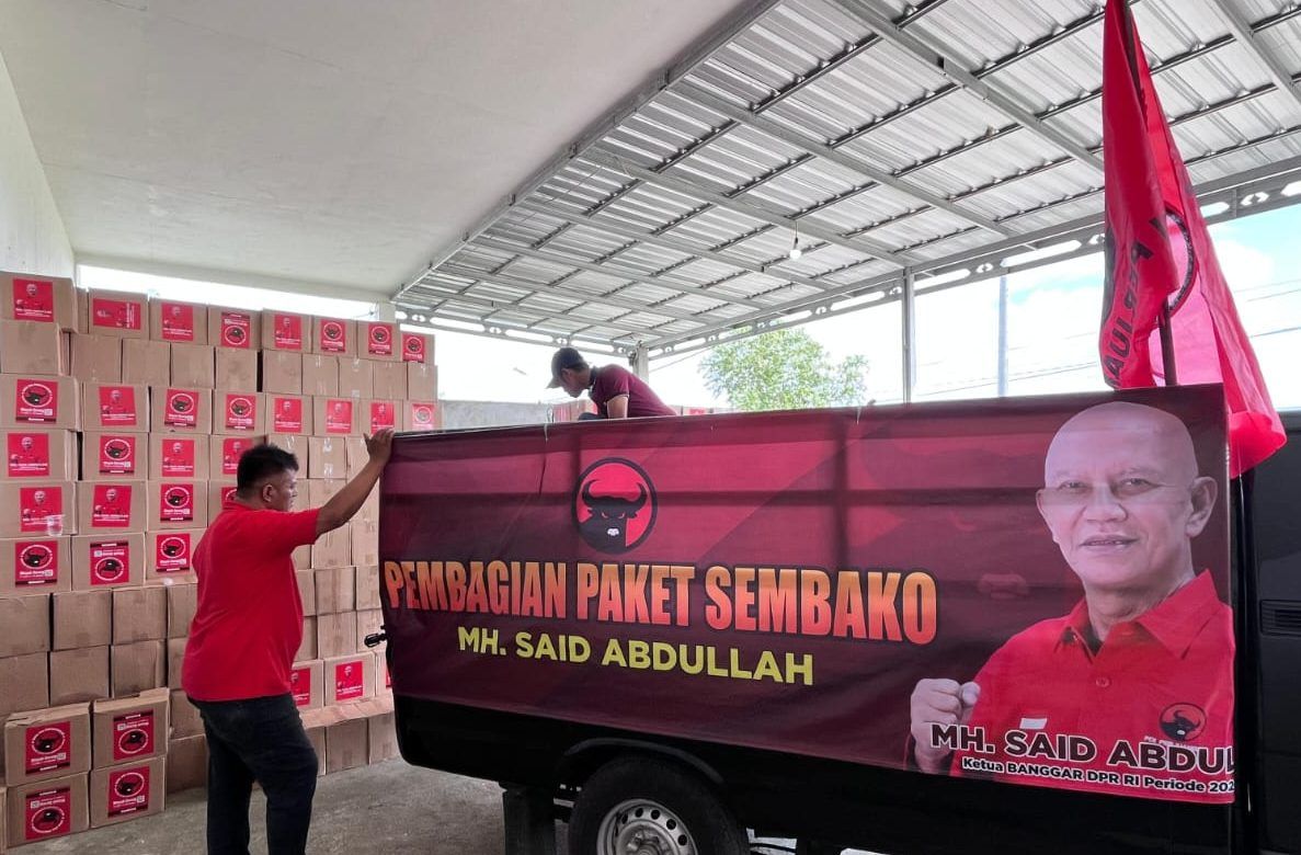 Said Abdullah Tebar Ratusan Ribu Sembako di Madura