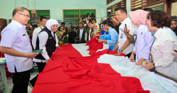 Rekor MURI Bendera Terpanjang di Jatim