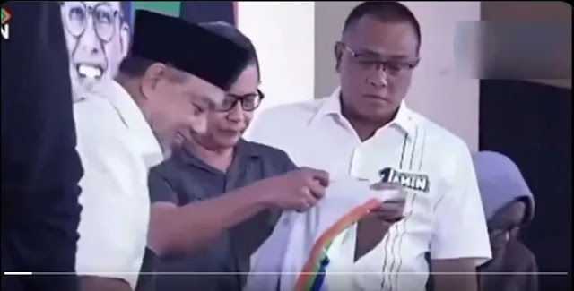 Tolak Pakai Jaket AMIN Lalu Dilempar, Rocky Gerung Disebut Sudah Masuk Angin: Abu-abu Beda Tipis sama SBY