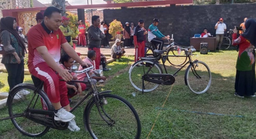 Seru Banget! Lomba Sepeda Lambat di Sumenep Bikin Ngakak, Juara Bertahan Gak Ada Obat!