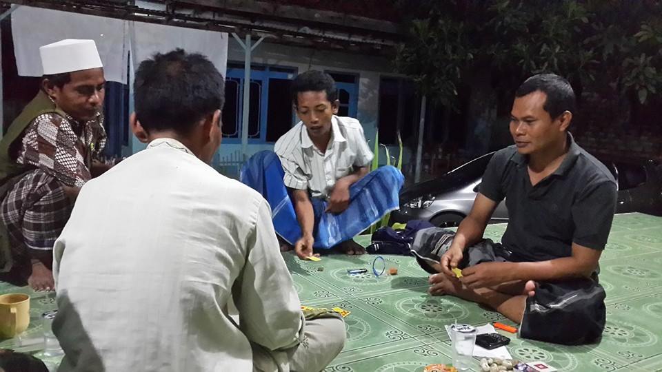 Heboh, Foto Anggota Dewan Sedang Main Kartu Beredar di internet