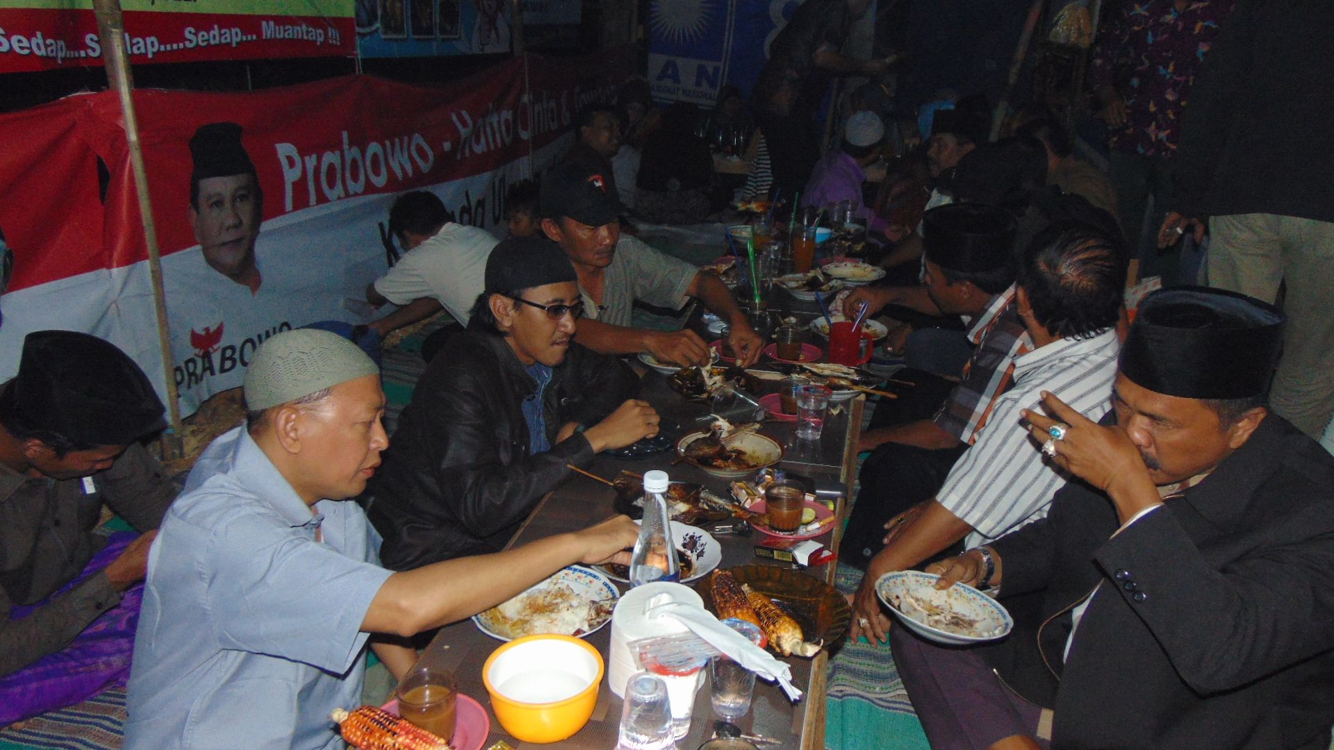 Mengintip Bupati Sumenep Lagi Bakar-Bakar Ikan