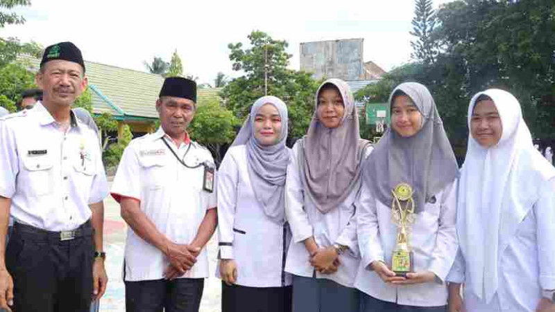 Serahkan Tropy Juara Ini Pesan Kepala MAN Pinrang