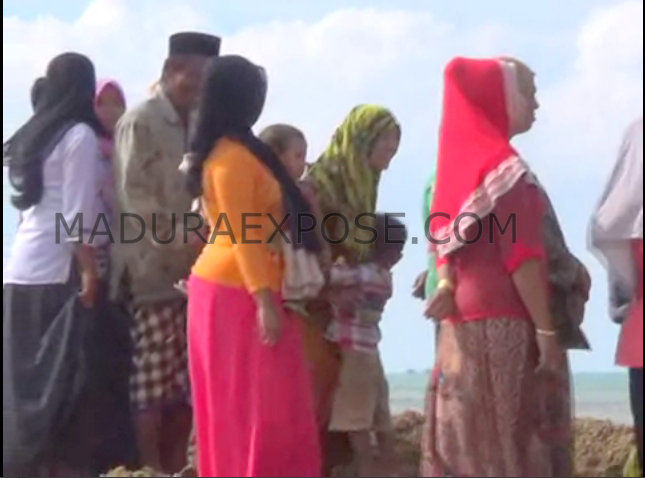 Breaking News: Ratusan Warga Tutup Paksa Tambak Udang Desa Andulang