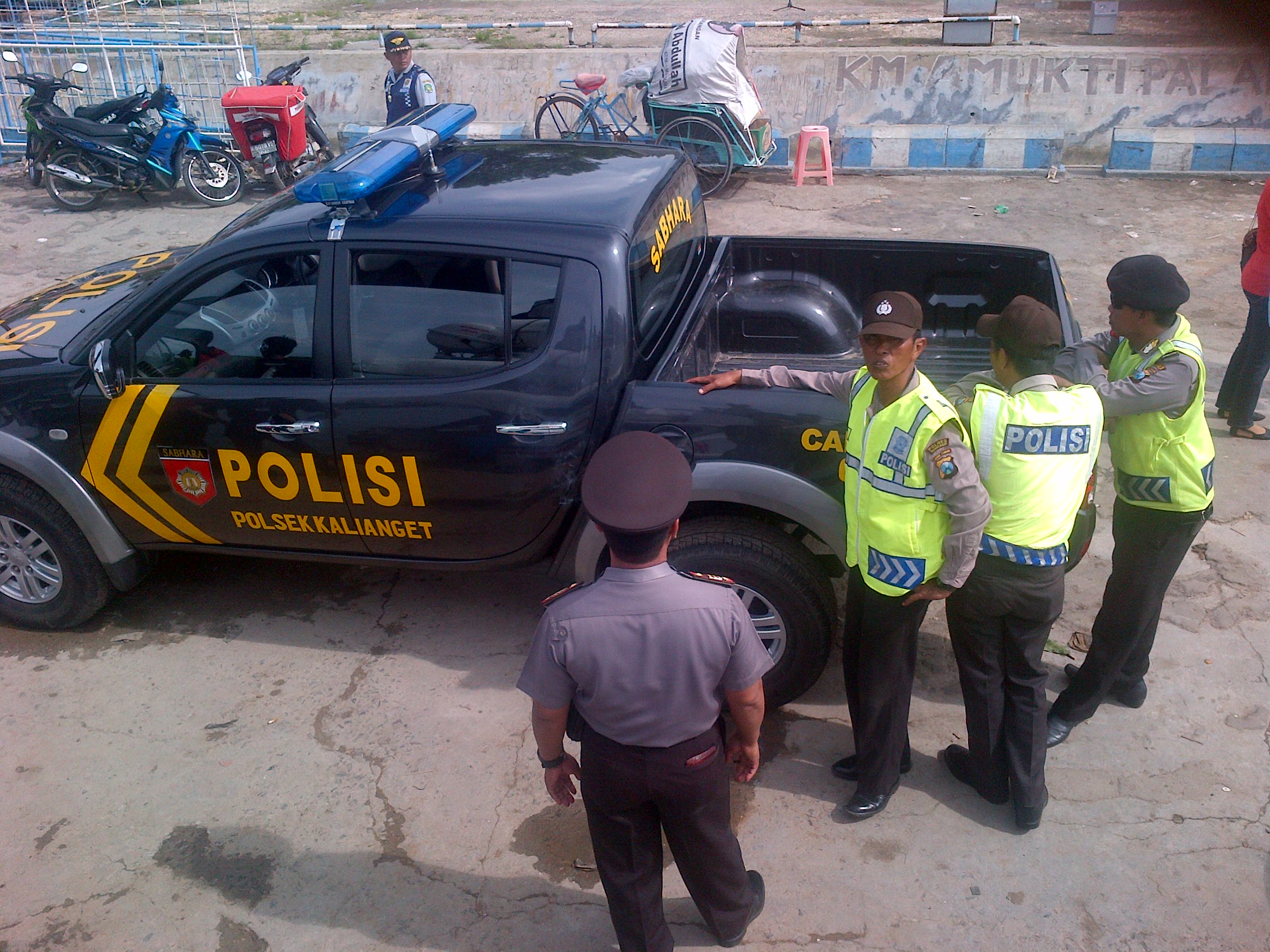 Hindari Razia Polisi, Pengendara Motor Terjatuh