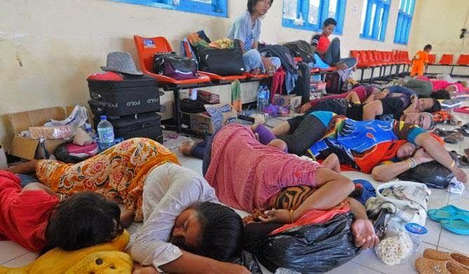 Puluhan Penumpang Terlantar di Pelabuhan Kalianget