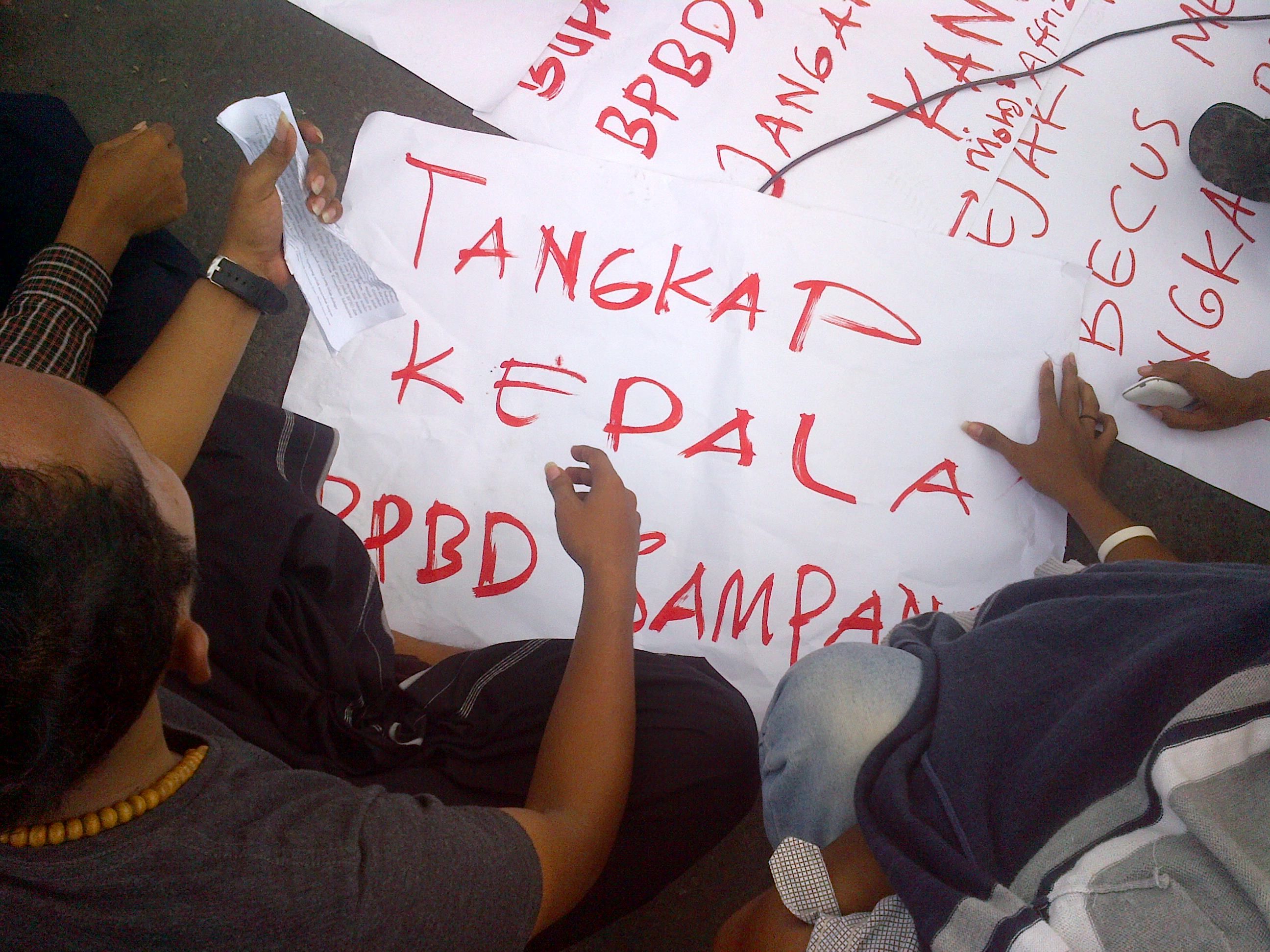 Aksi Unjuk Rasa di Madura, Berdemokrasi