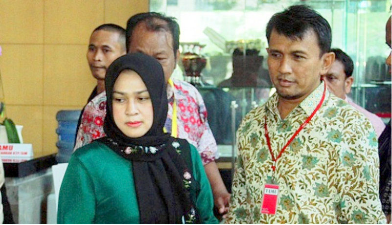 GUbernur Gatot dan Istri diperiksa KPK