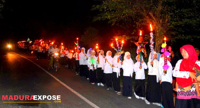 Ratusan Siswa Rayakan Haflah Imtihan dengan Pawai Obor
