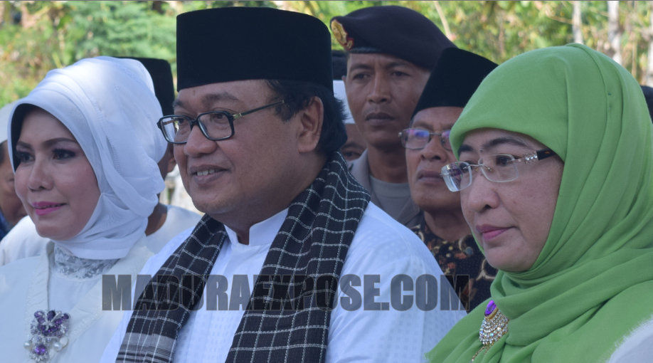 Zainal Abidin-Dewi Khalifah Resmi Daftar ke KPU