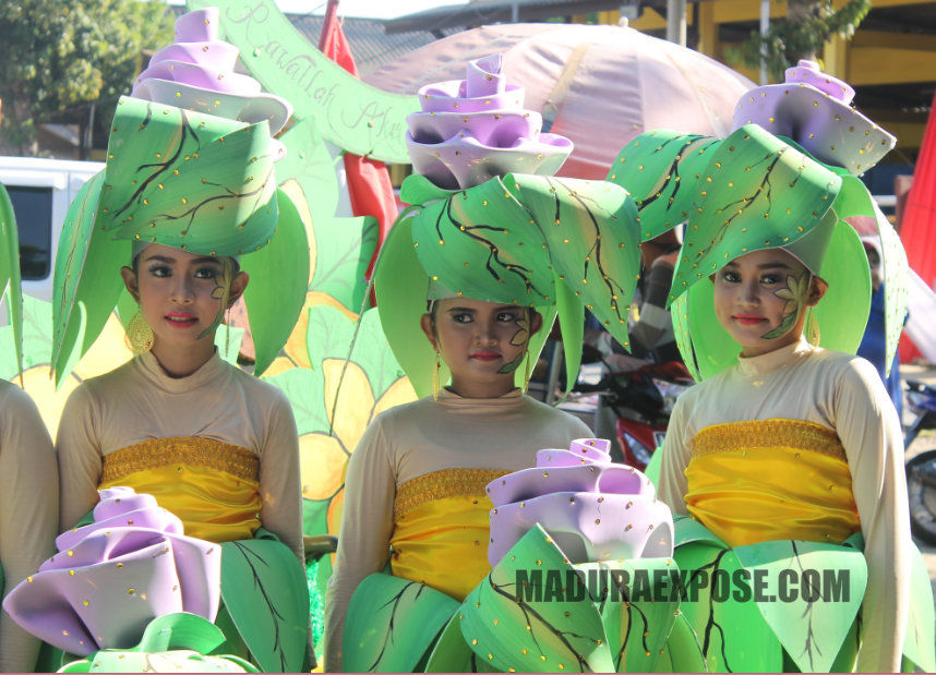 Tiga Dara Bersepeda Hias