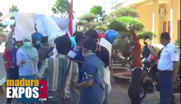 Benarkah Musaheri Seorang Doktor di STKIP PGRI Sumenep?