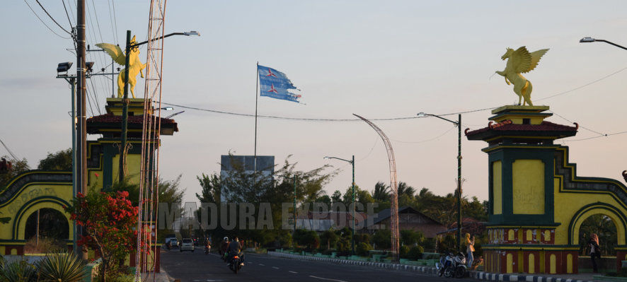 Bendera Demokrat Berkibar di Langit Sumekar