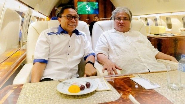 Beredar Foto Ketua MPR dan Ketum Perindo Naik Private Jet