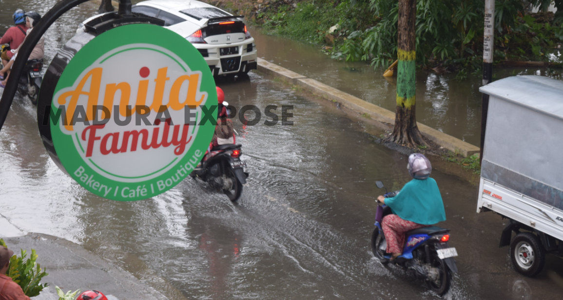 Jalan Setiabudi Kota Sumenep Direndam Banjir