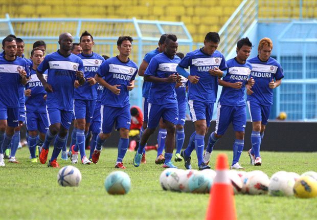 Pemain Muslim Madura United Salat Gerhana Matahari