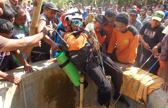 Pisah Ranjang Dengan Istri, Zaini Bunuh Diri Kedalam Sumur