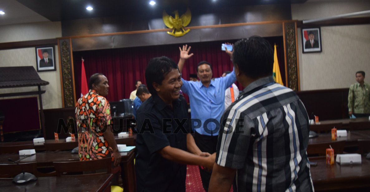 Raskin Tak Dicairkan, AKD Lurug Kantor Bupati Sumenep Raskin Tak Dicairkan, AKD Lurug Kantor Bupati Sumenep