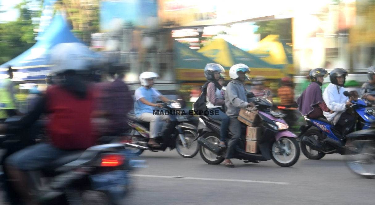 Pasar Blega dan Tanah Merah Macet Hingga 5 KM