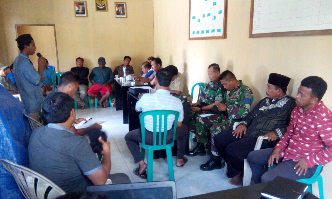 Nelayan dua Desa Bertikai, Danramil Sapeken Turun Tangan Nelayan dua Desa Bertikai, Danramil Sapeken Turun Tangan