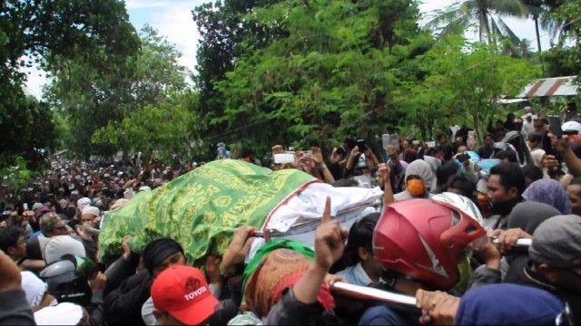 Luar Biasa Pemakaman Santoso Dihadiri Ribuan Warga