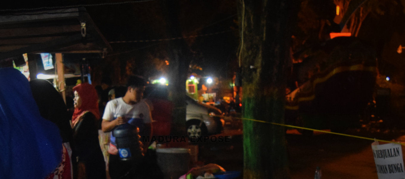 Relokasi Tak Serius, Banyak PKL Taman Bunga Masih Jualan