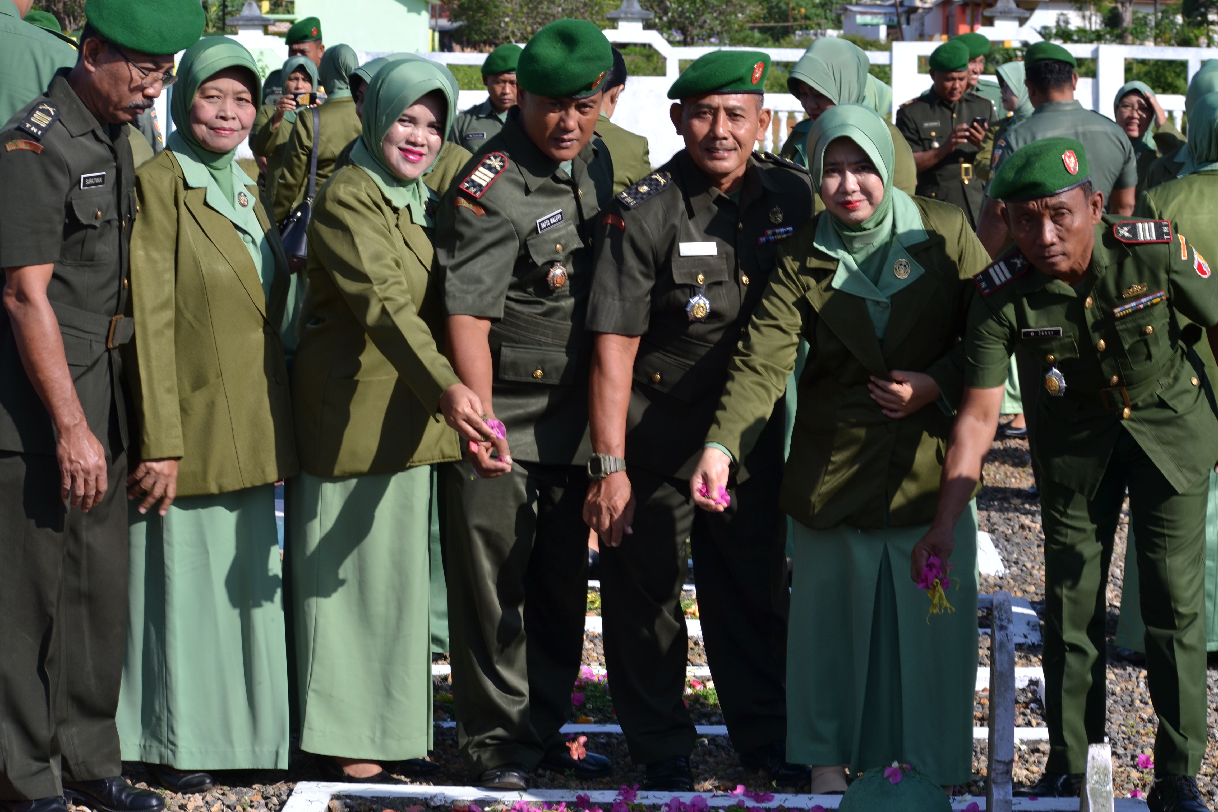Peringati HUT Korem 084/ BJ dengan ziarah di Taman Makam Pahlawan