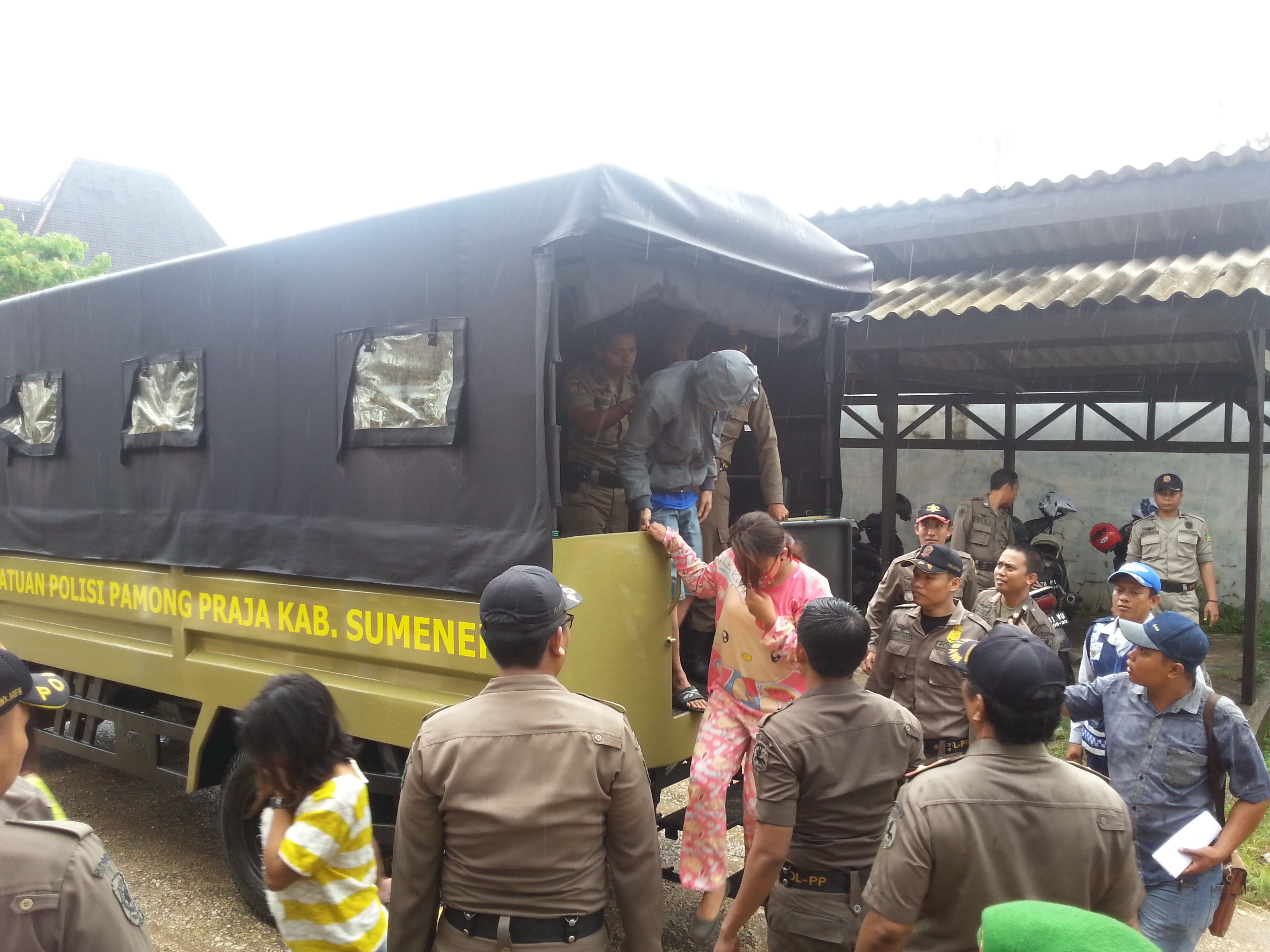 Cewek Batu Putih Terjaring Razia Bersama 8 Pemuda
